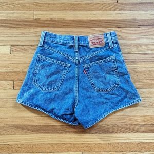 Levi's High waist mom shorts